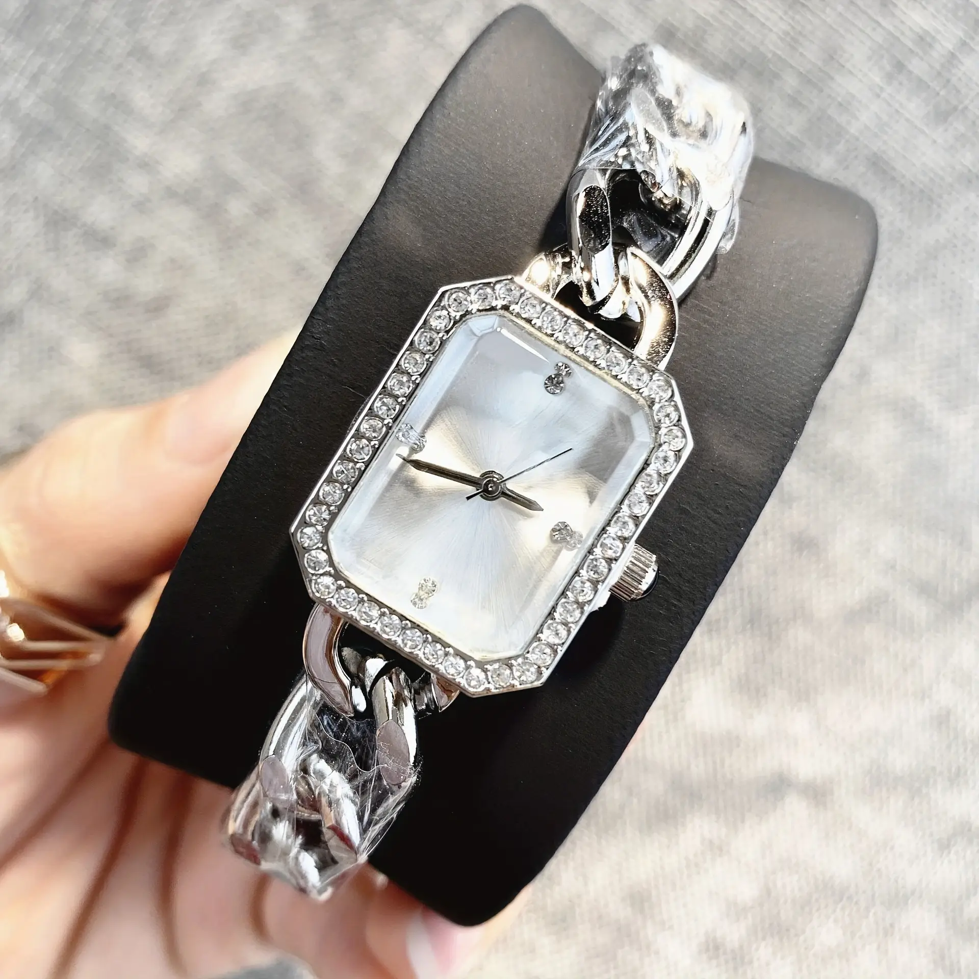 Chanel Style Women's Chain Watch with Diamond Dial — feature 6