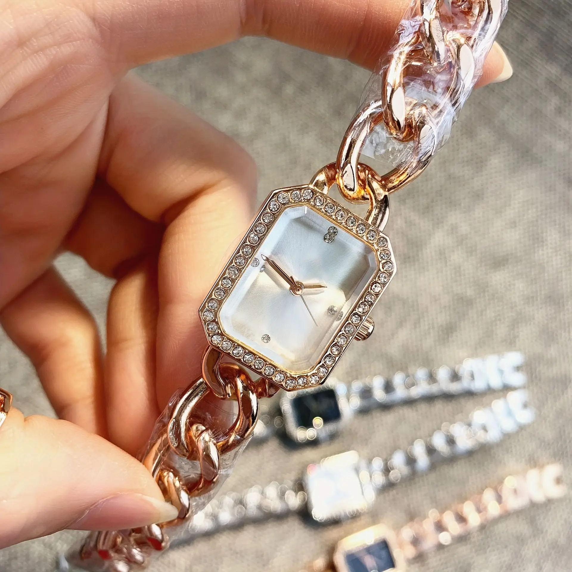 Chanel Style Women's Chain Watch with Diamond Dial — feature 7