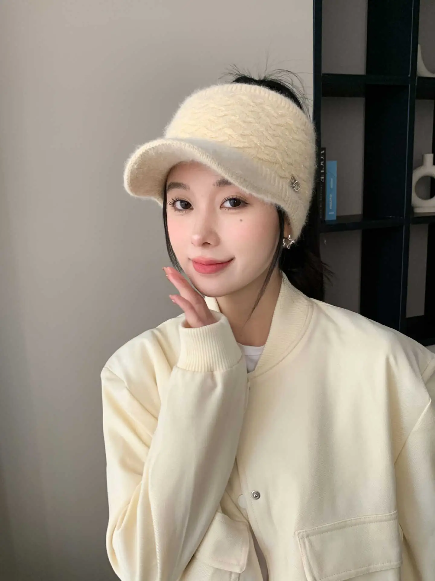 Pink Woolen Knitted Windproof Hat for Women — feature 3