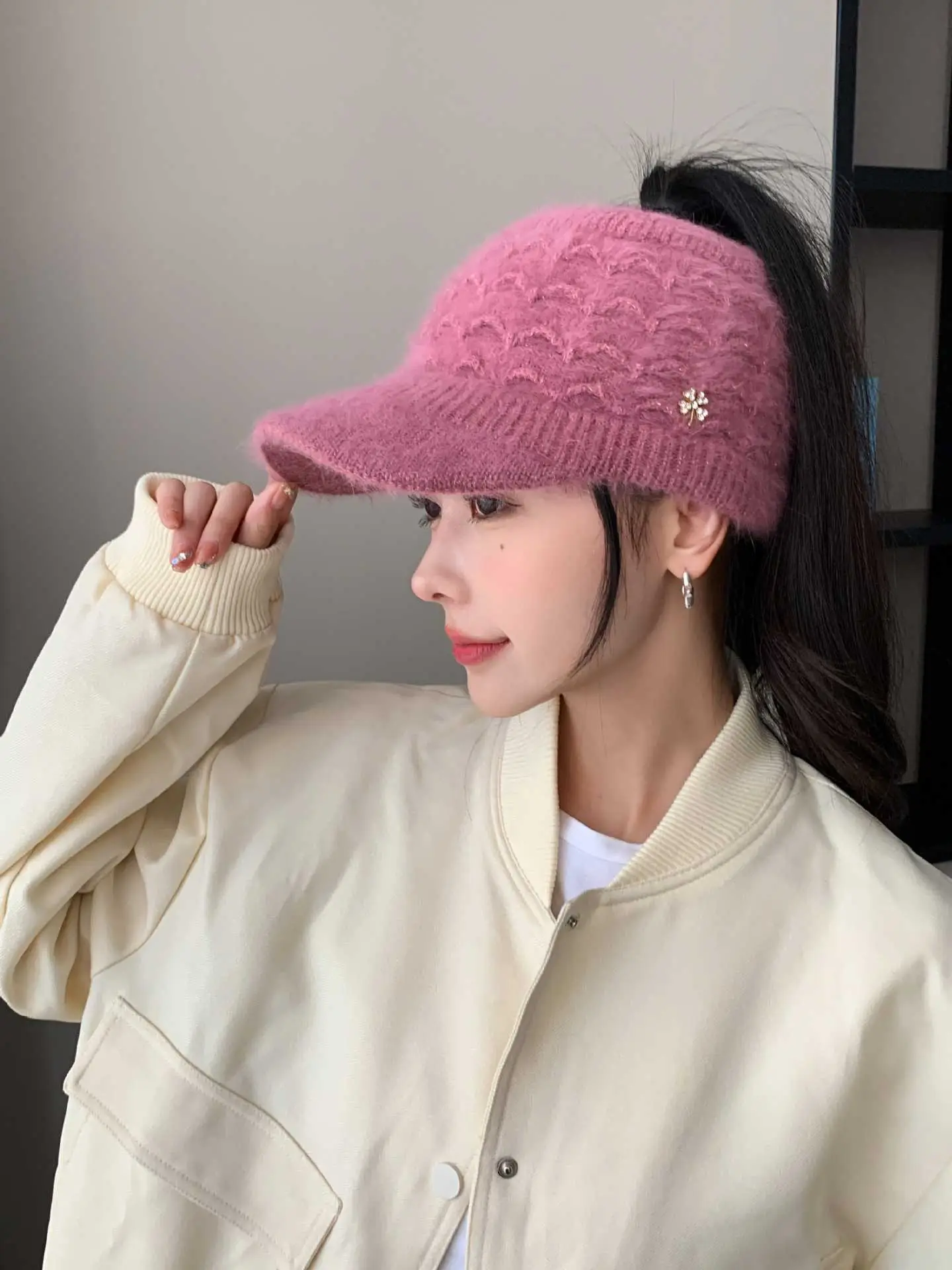 Pink Woolen Knitted Windproof Hat for Women — feature 8