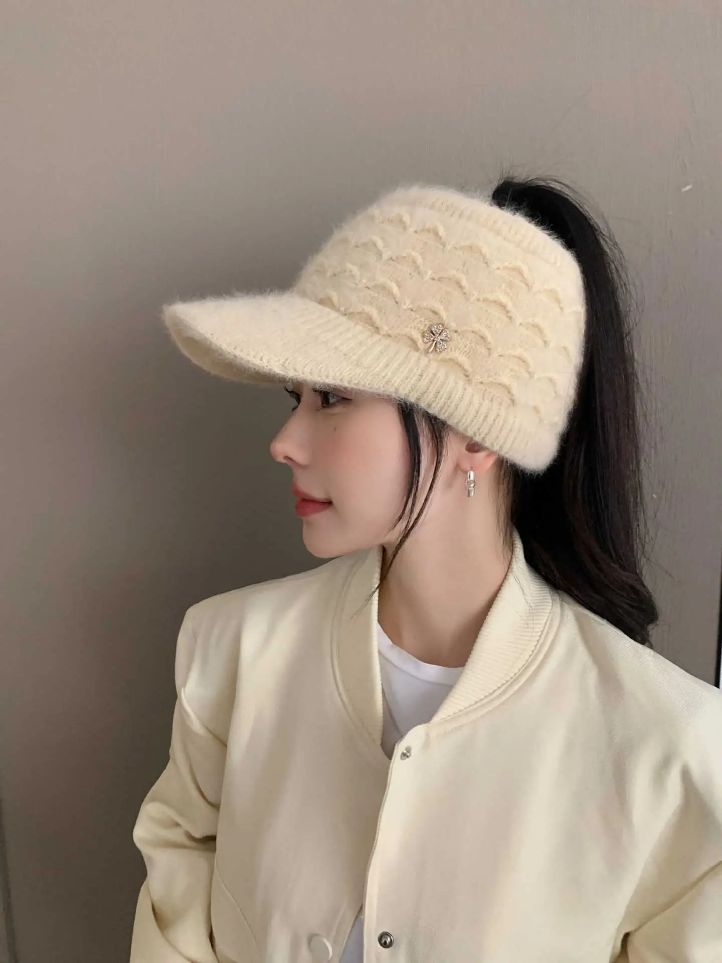 Pink Woolen Knitted Windproof Hat for Women — feature 9