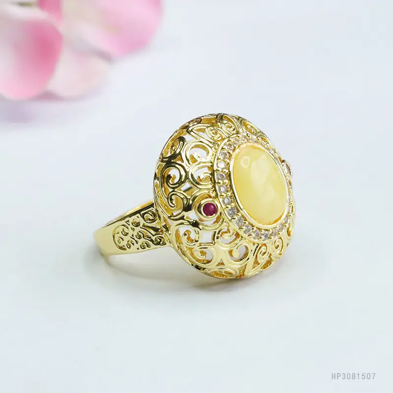 Guan Yu Yellow Amber Ring for Women Vintage Design - Image 3