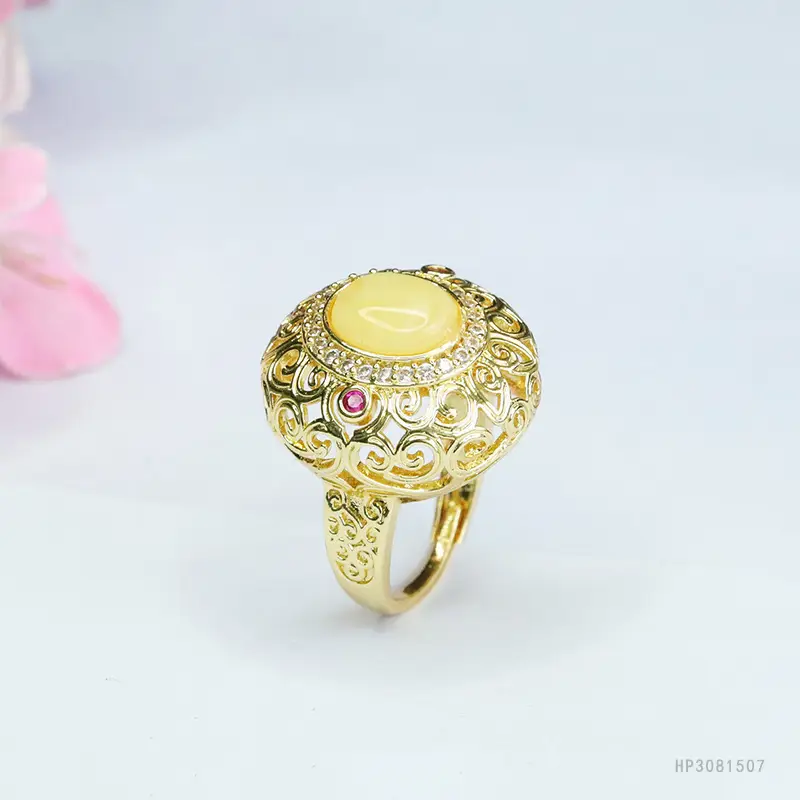 Guan Yu Yellow Amber Ring for Women Vintage Design - Image 5