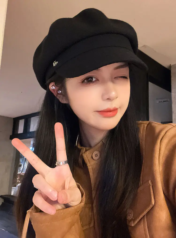 Women Winter Newsboy Cap Black Large — feature 13
