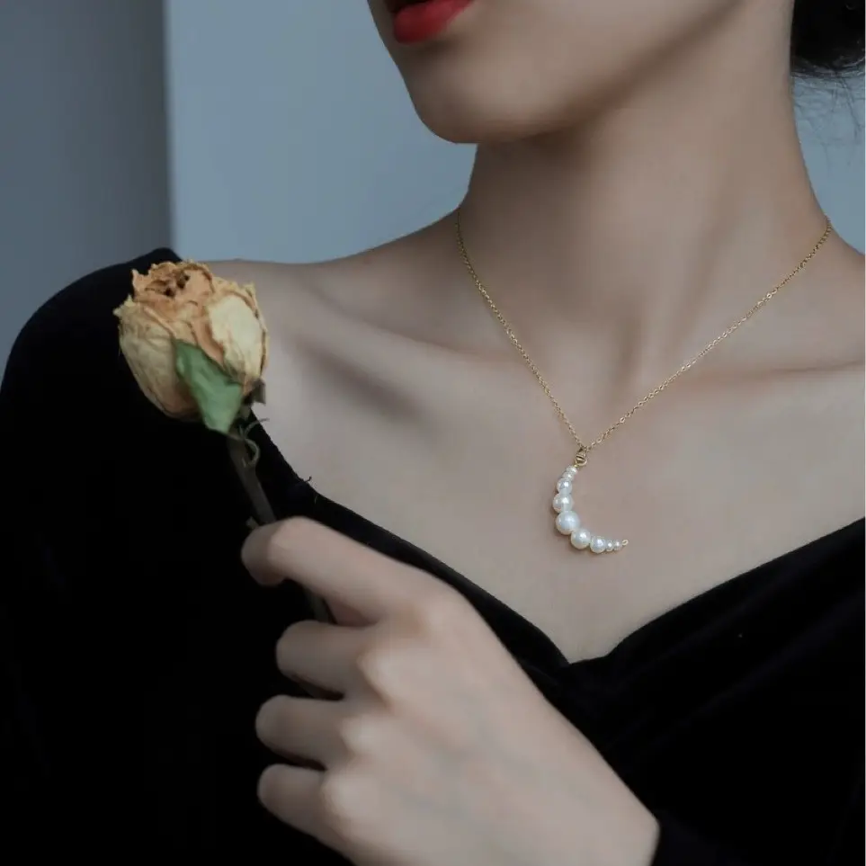 French Pearl Necklace with Retro Goddess Design - Image 4
