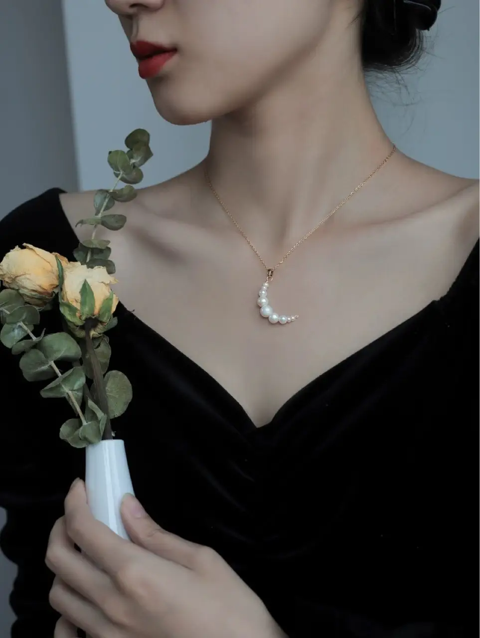 French Pearl Necklace with Retro Goddess Design — feature 1