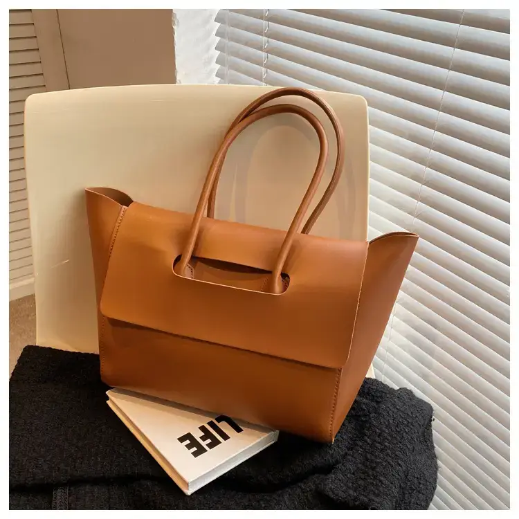 Black French Style Wings Bag for Women 2023 — feature 29