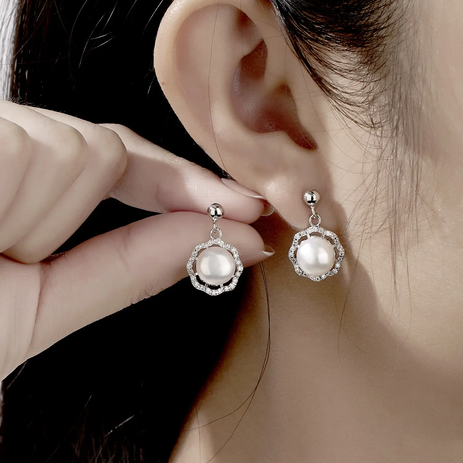 French Retro Pearl Earrings Gold Plated Hollow Flower Design