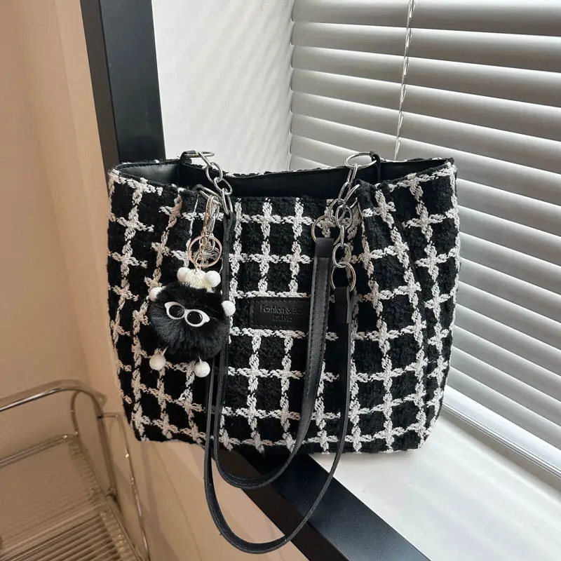 Black Plaid Tote Bag with Chain Accessory - Image 6