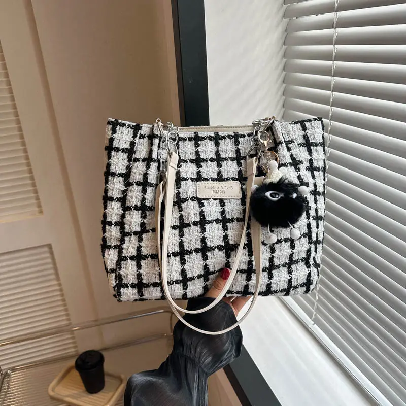 Black Plaid Tote Bag with Chain Accessory - Image 8