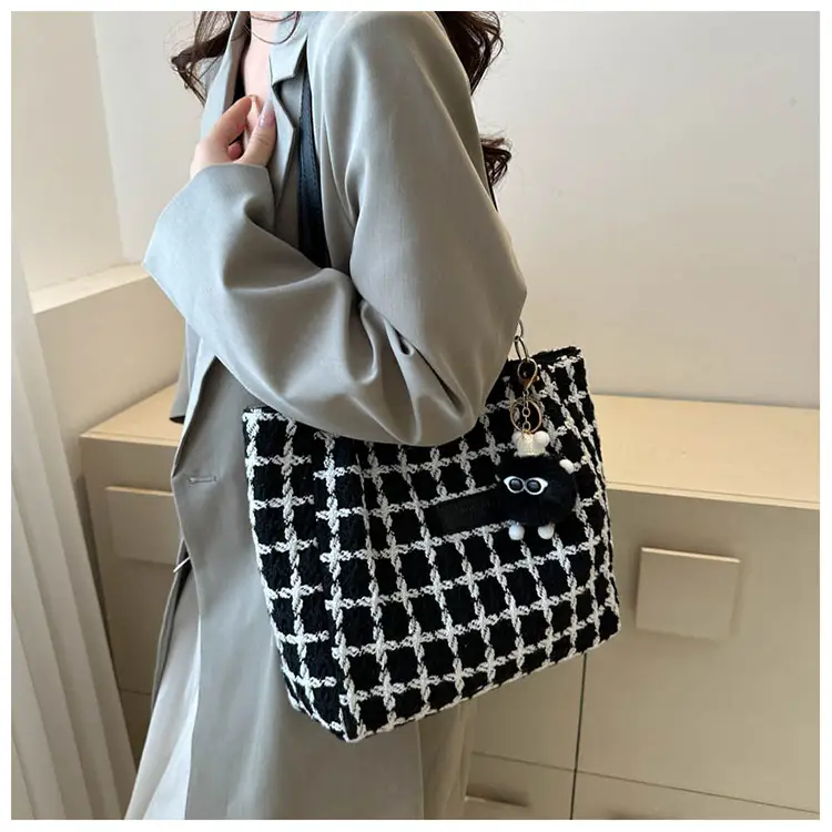 Black Plaid Tote Bag with Chain Accessory — feature 14