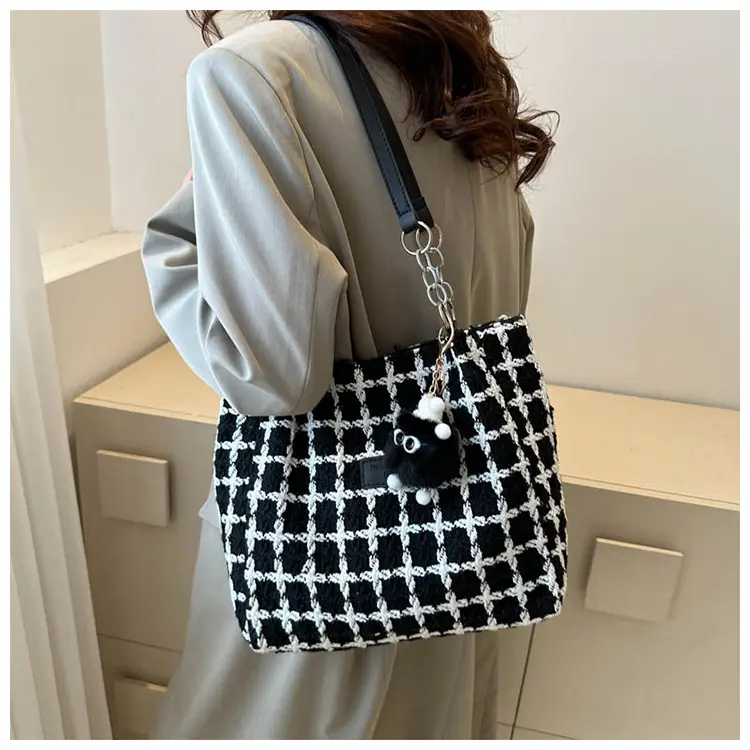 Black Plaid Tote Bag with Chain Accessory — feature 16