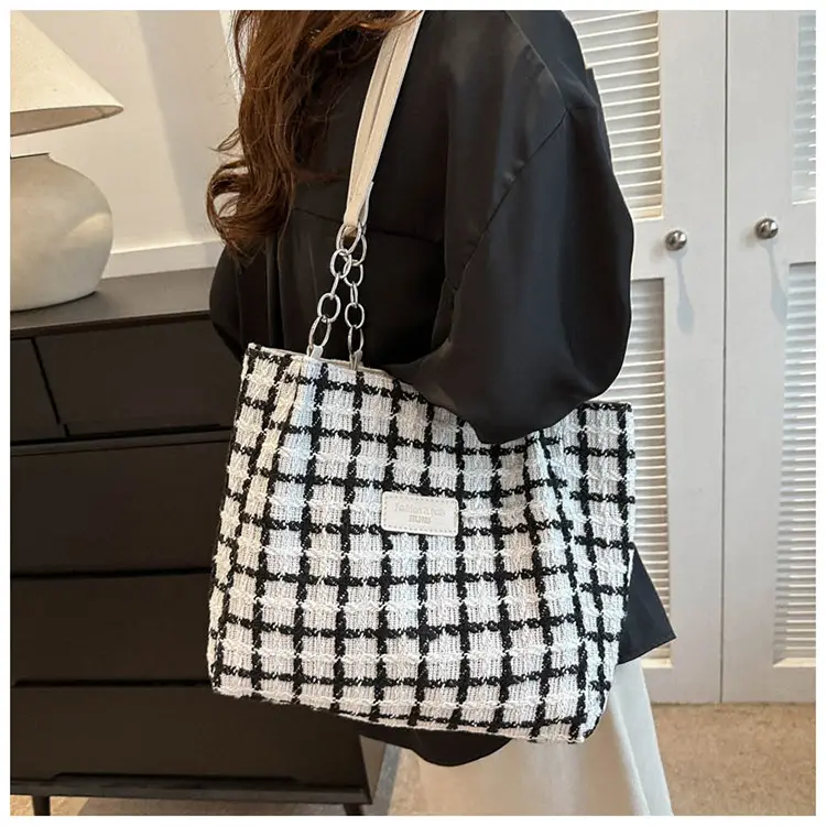 Black Plaid Tote Bag with Chain Accessory — feature 19