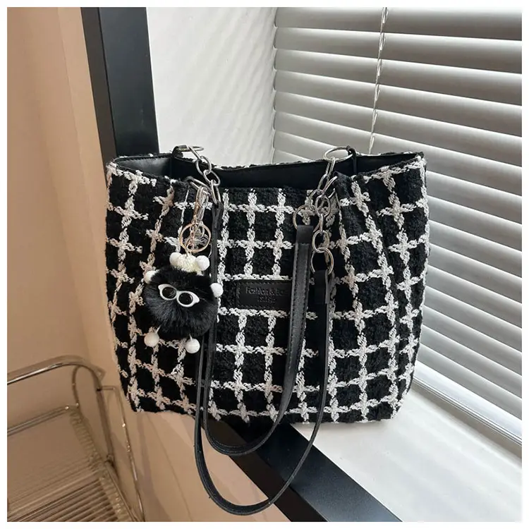 Black Plaid Tote Bag with Chain Accessory — feature 20