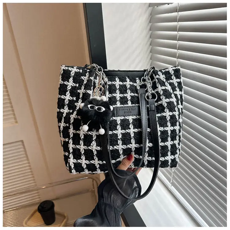 Black Plaid Tote Bag with Chain Accessory — feature 21