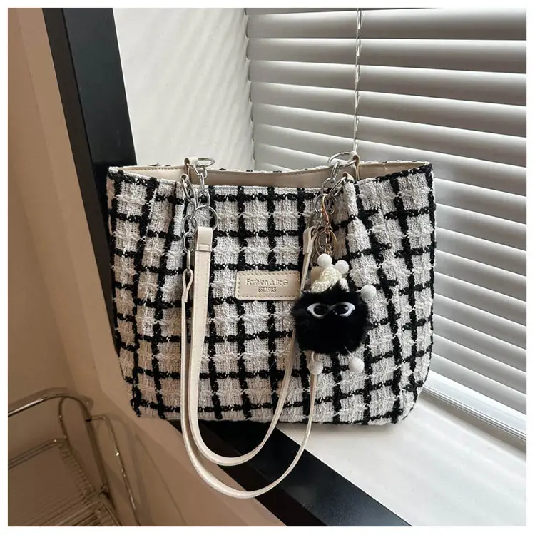 Black Plaid Tote Bag with Chain Accessory — feature 22