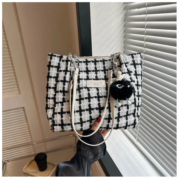 Black Plaid Tote Bag with Chain Accessory — feature 23
