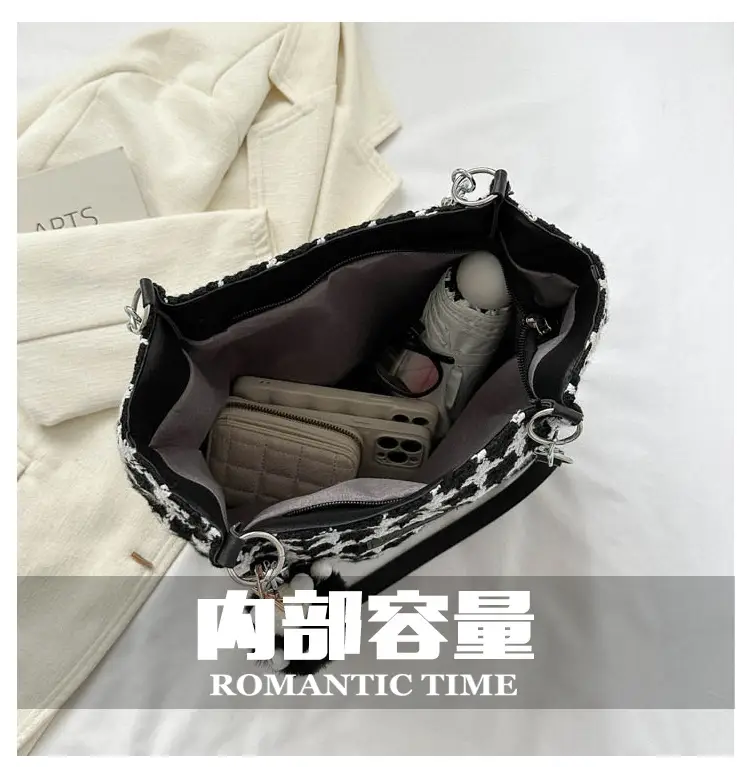 Black Plaid Tote Bag with Chain Accessory — feature 8