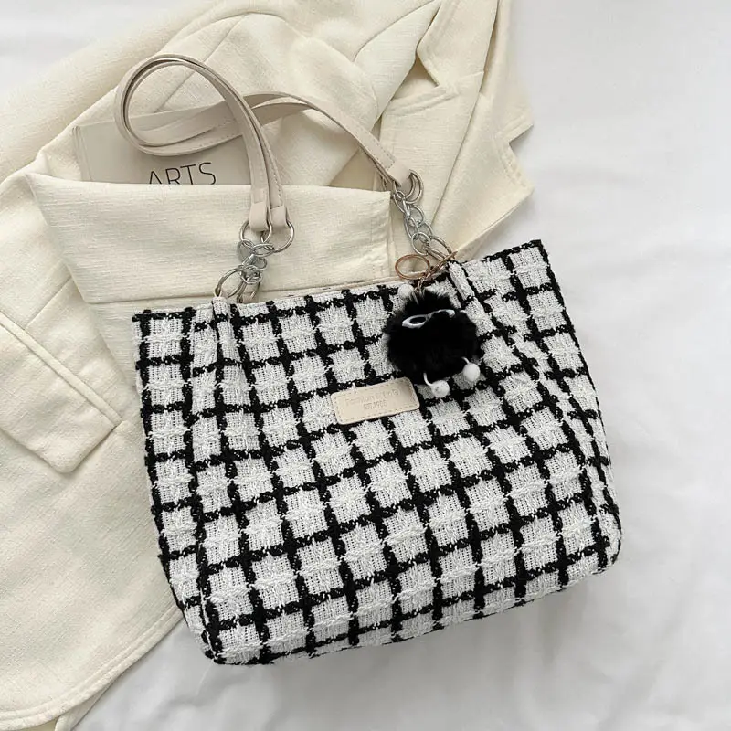 Black Plaid Tote Bag with Chain Accessory - Image 4