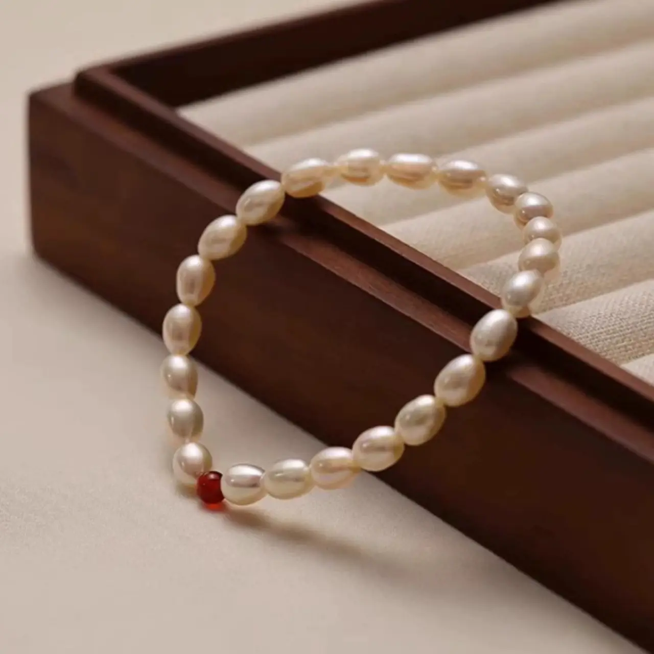Elegant Chinese Style Pearl Bracelet with Red Agate - Image 3