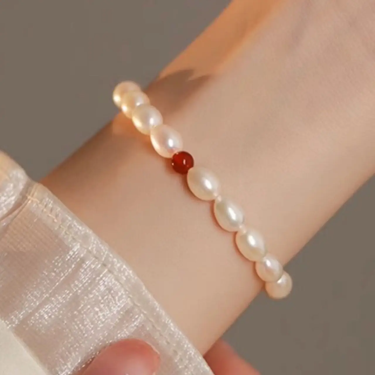 Elegant Chinese Style Pearl Bracelet with Red Agate - Image 5