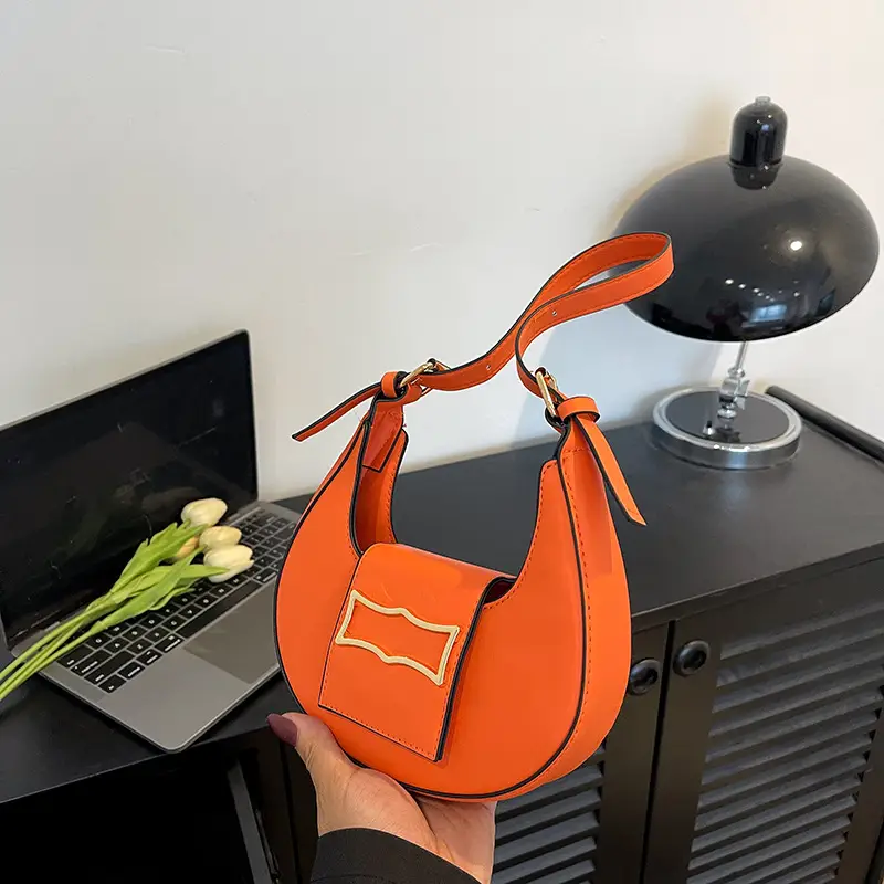 Crescent Shoulder Bag Women's Light Luxury Messenger - Image 12