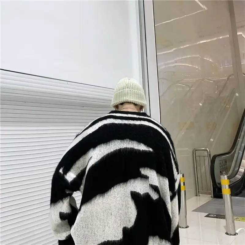 Men Black Cream Striped Fleece Sweatshirt Round Neck — feature 5