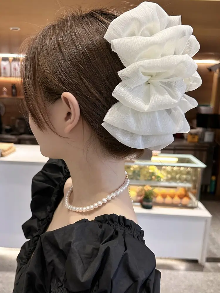 Black Cloud Bubble Hair Clip for Women - Image 2