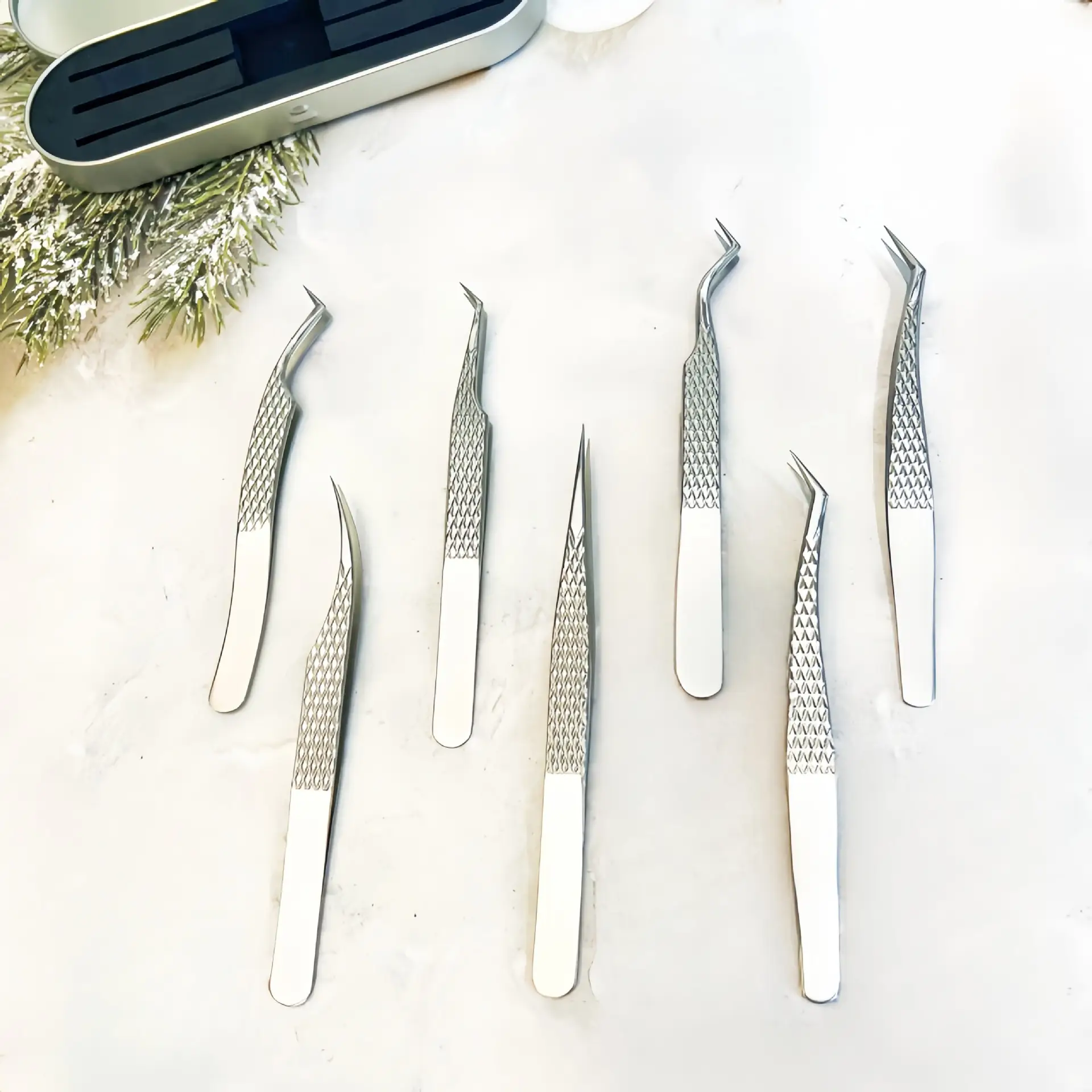 Gold Plated Eyelash Tweezers for Grafting False Eyelashes — feature 5