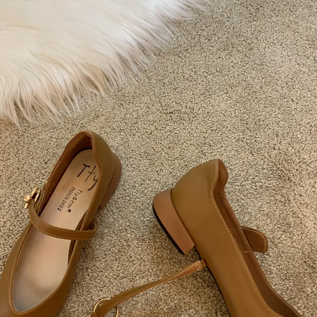 Design sense niche low heel shoes French retro single shoes chunky heel buckle women's shoes — feature 17