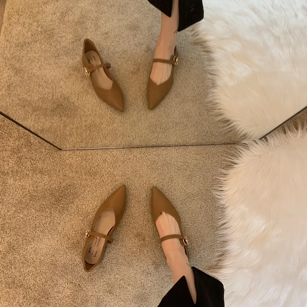 Design sense niche low heel shoes French retro single shoes chunky heel buckle women's shoes — feature 5