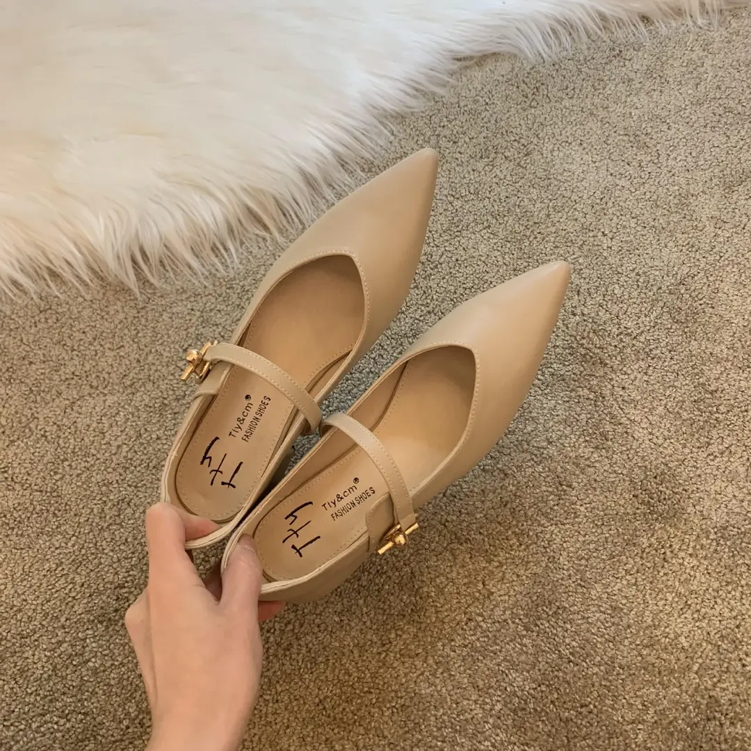 Design sense niche low heel shoes French retro single shoes chunky heel buckle women's shoes — feature 7