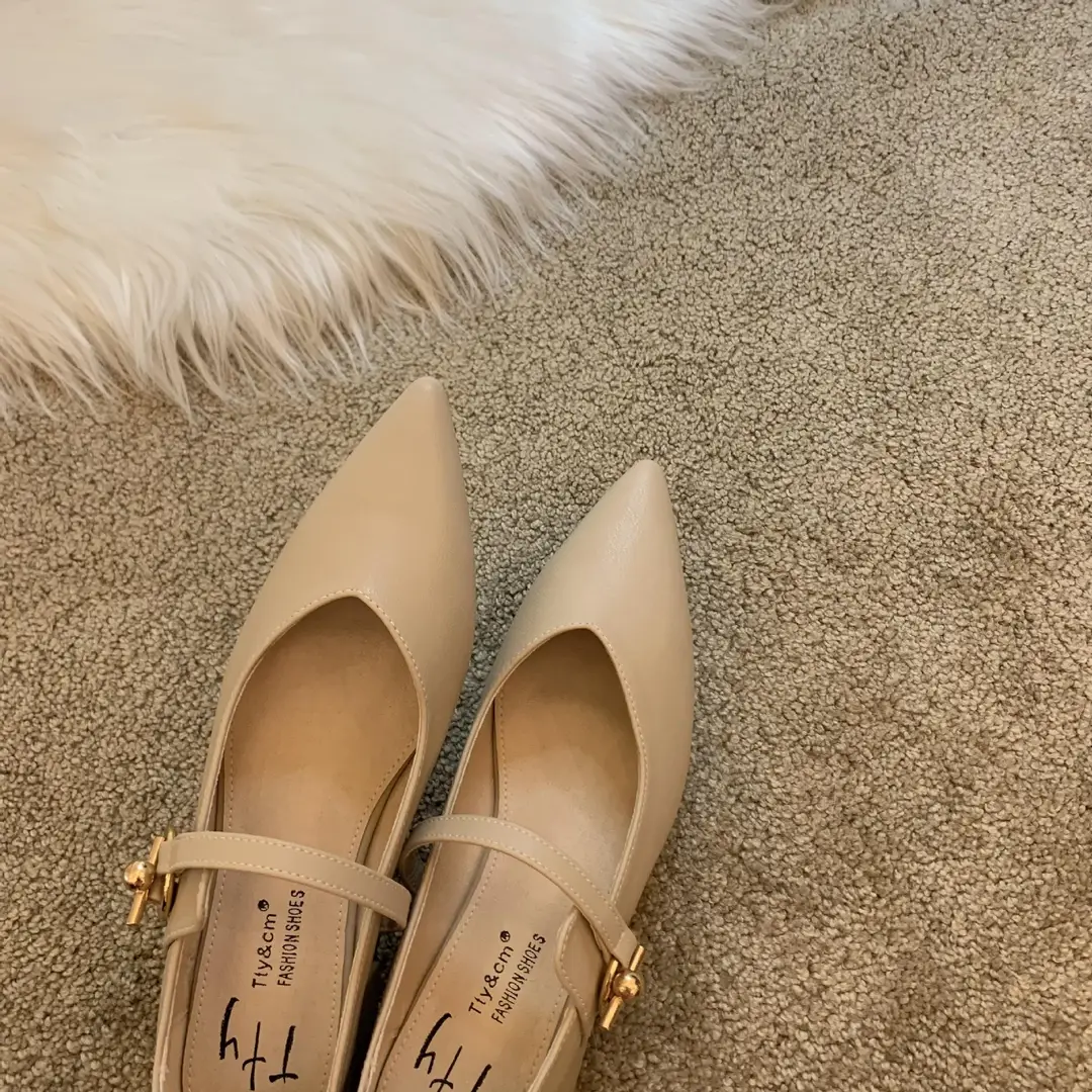 Design sense niche low heel shoes French retro single shoes chunky heel buckle women's shoes — feature 8