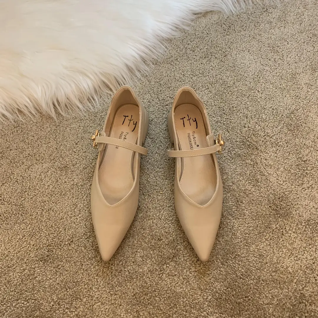 Design sense niche low heel shoes French retro single shoes chunky heel buckle women's shoes — feature 9