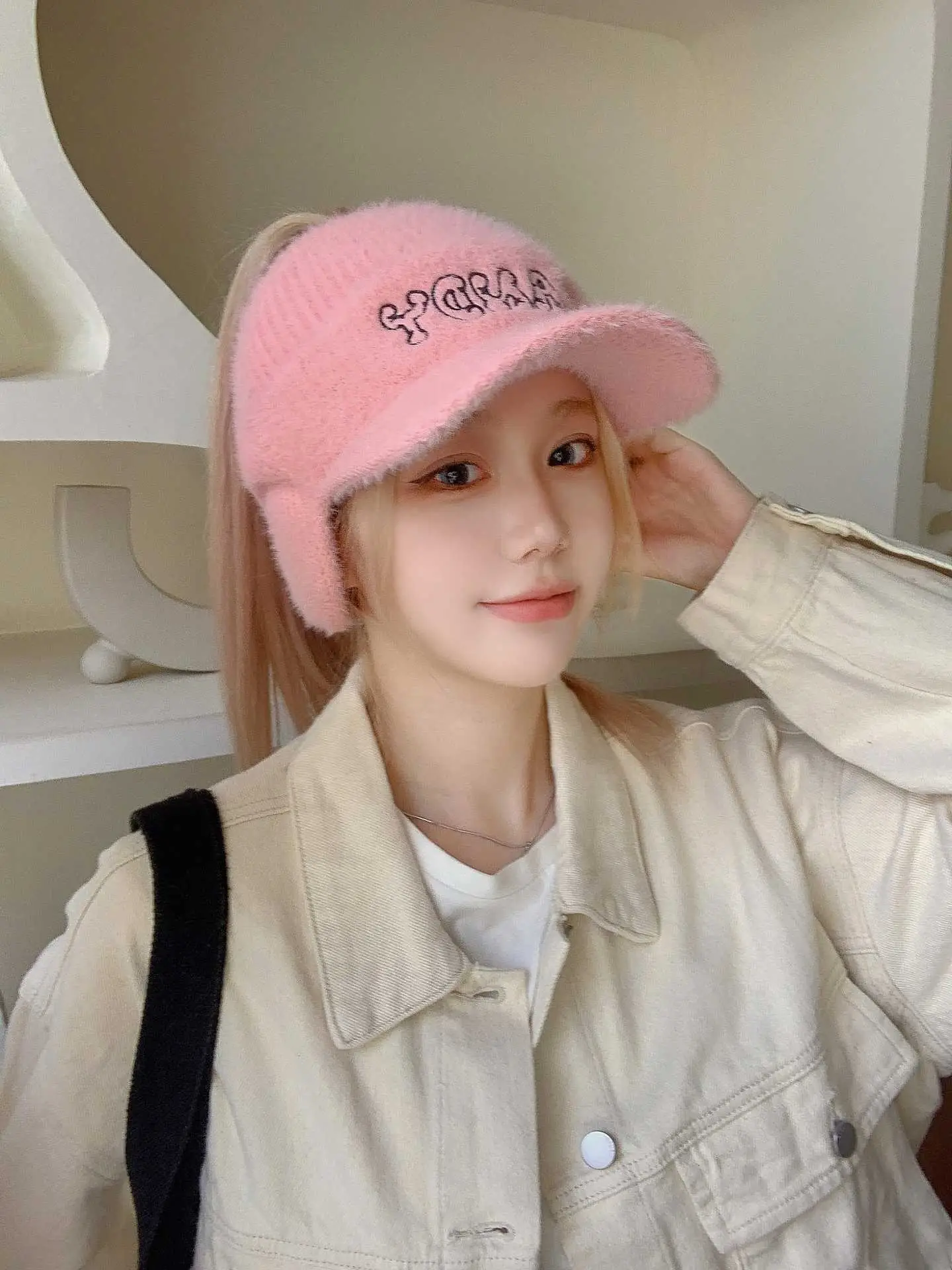 Women Warm Letter Hat Autumn Winter Casual Duck Cap — feature 7