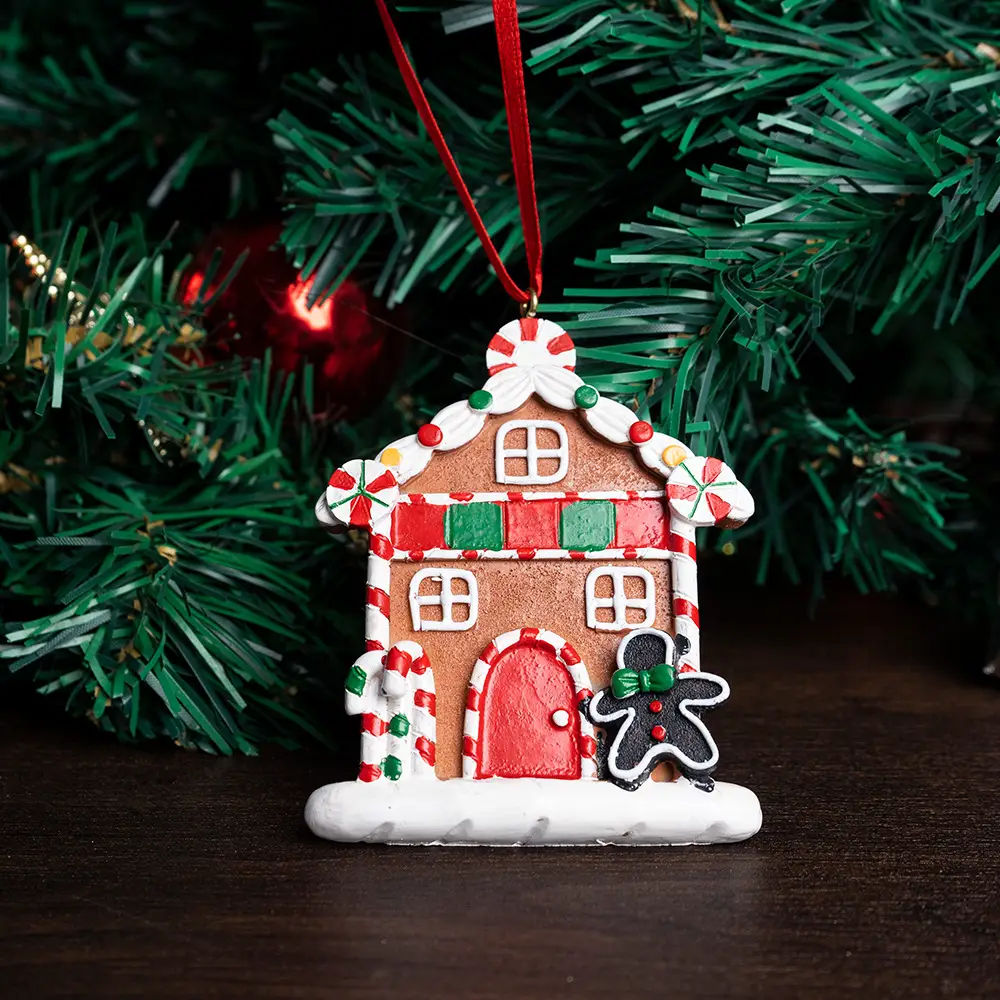 Reindeer Christmas Tree Pendant with Snowflake Design — feature 13