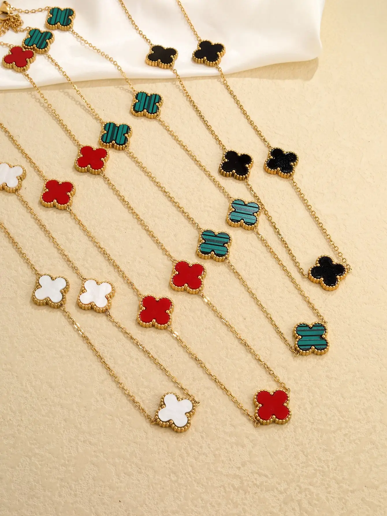Women's Clover Necklace Crossbody Jewelry Set — feature 1
