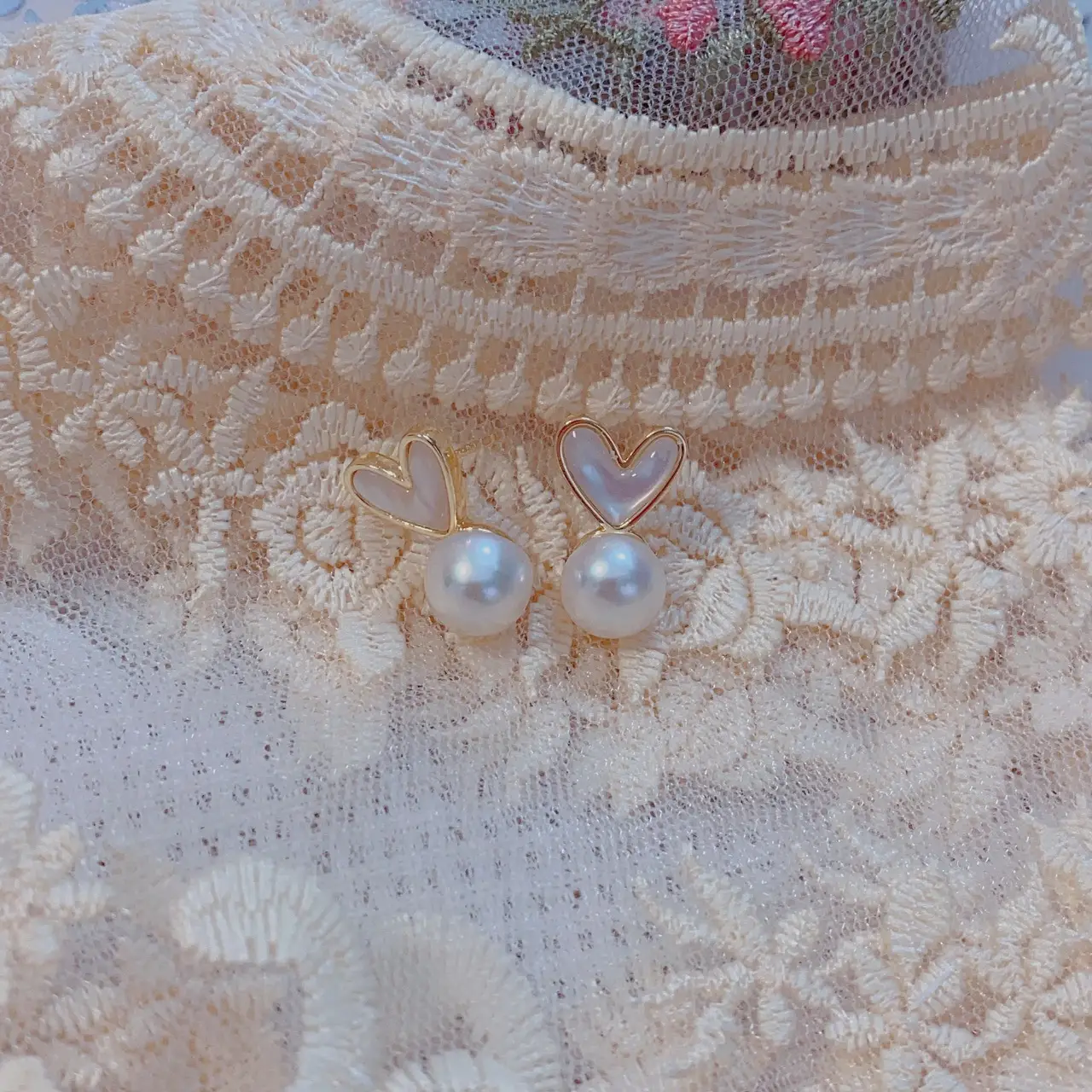 Fritillaria Love White Butterfly Pearl Earrings - Image 4