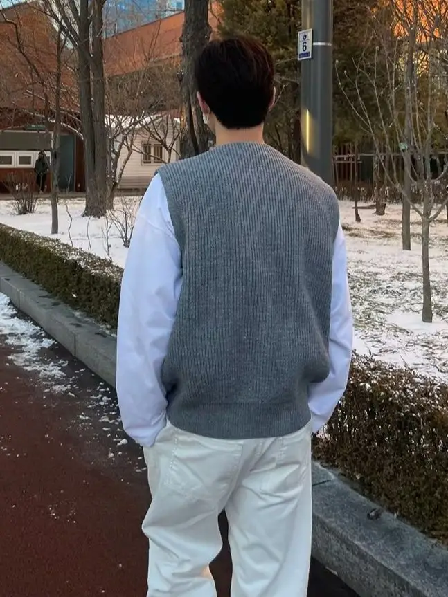 Men's Black Solid Cotton Crewneck Sweater Vest