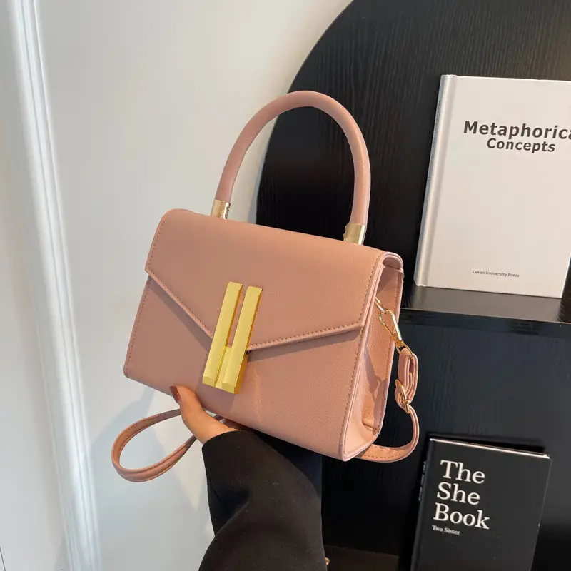 Pink Leather Shoulder Bag with Gold Clasp - Image 9