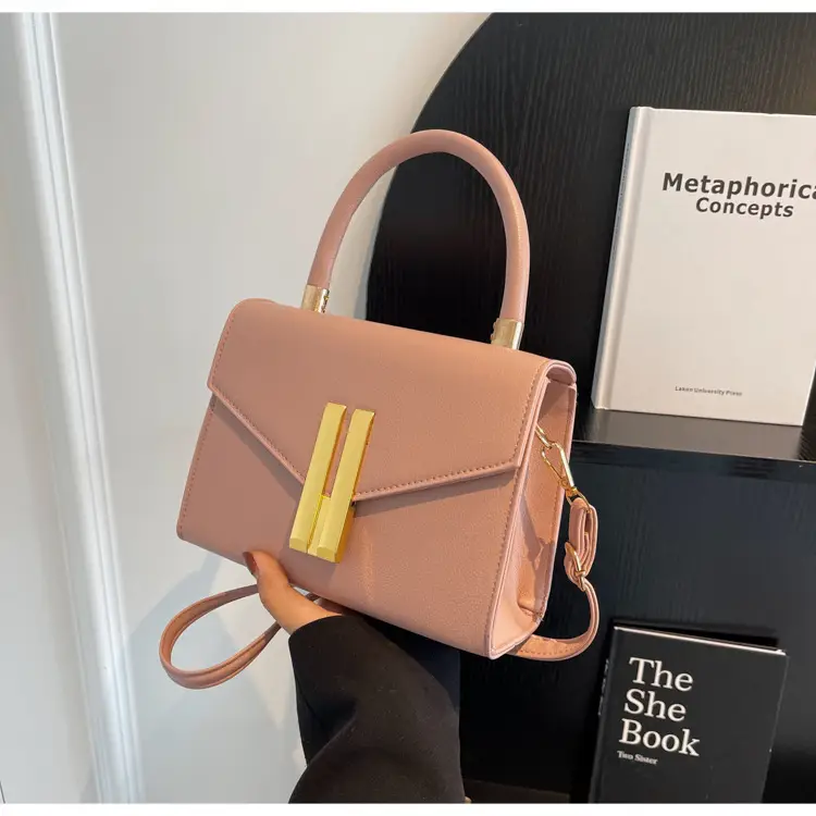 Pink Leather Shoulder Bag with Gold Clasp - Image 3