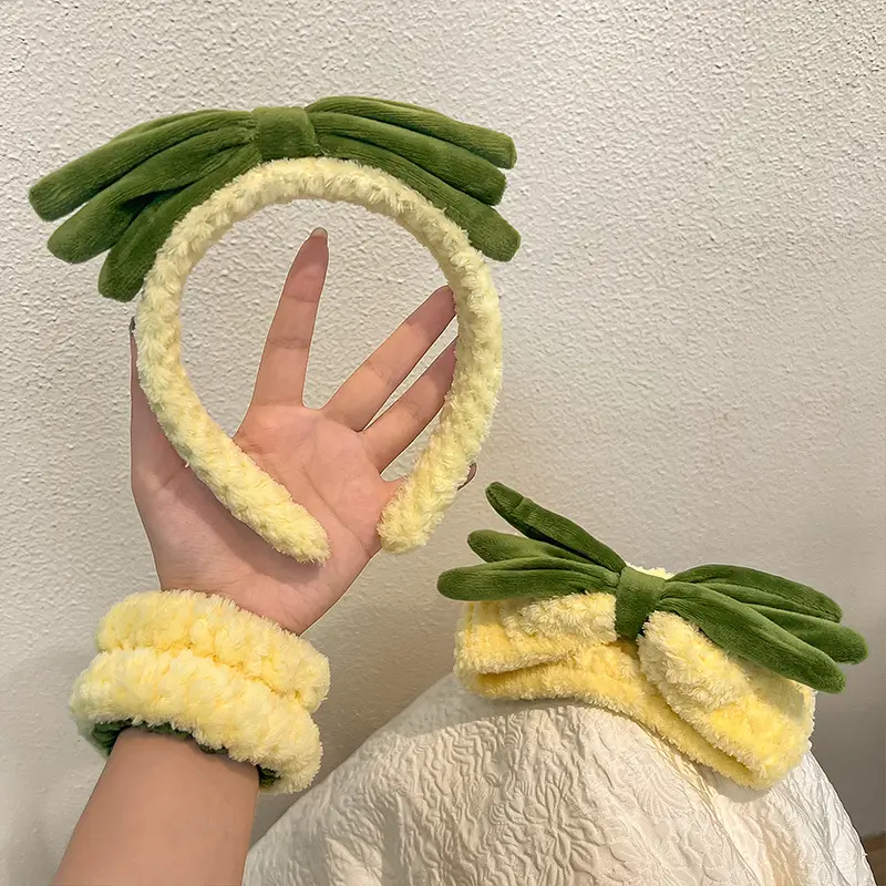 Plush Pineapple Headband for Women Wet Proof Wrist Strap — feature 3