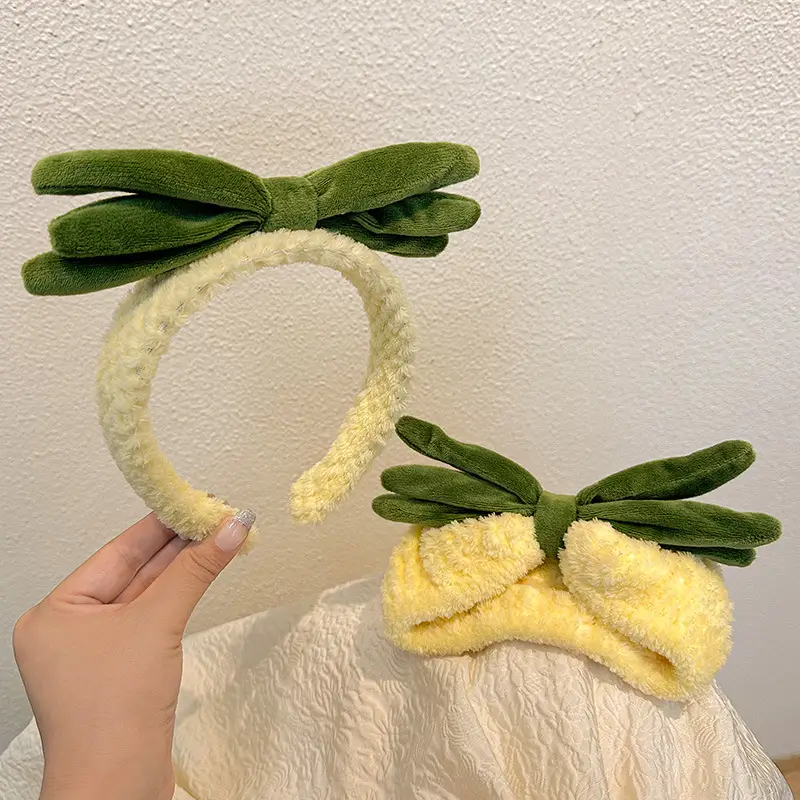 Plush Pineapple Headband for Women Wet Proof Wrist Strap — feature 5