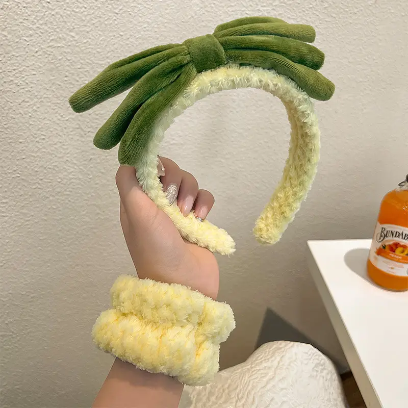 Plush Pineapple Headband for Women Wet Proof Wrist Strap — feature 6