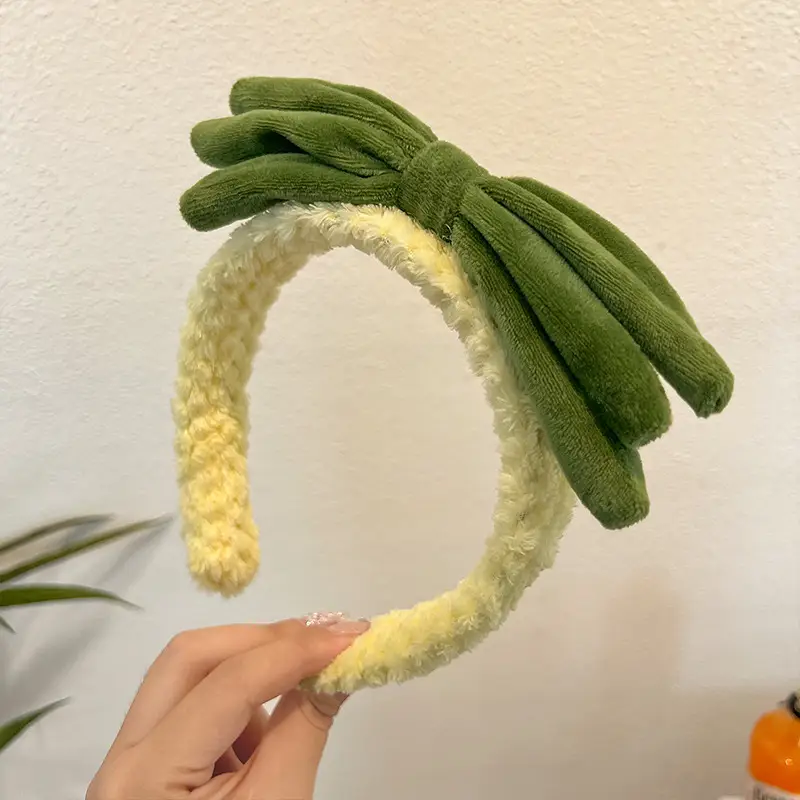 Plush Pineapple Headband for Women Wet Proof Wrist Strap — feature 9