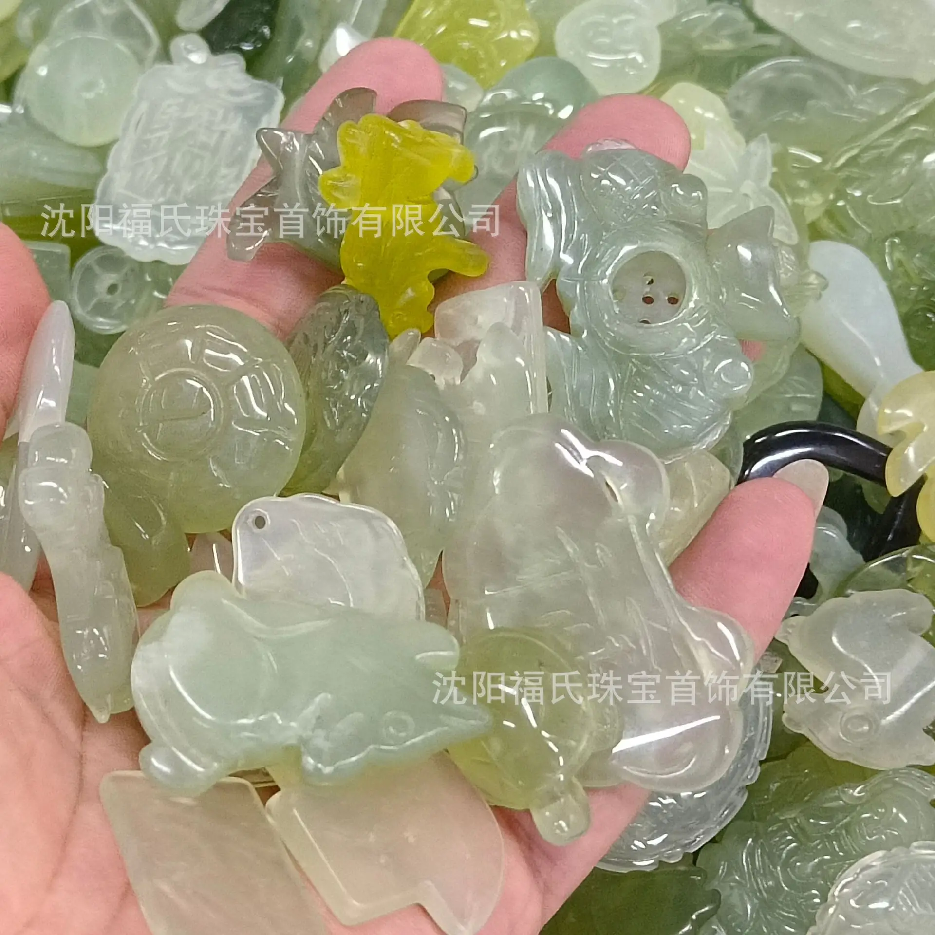 Natural Jade Pendants Ice Through Mixed Batch Low Price — feature 7