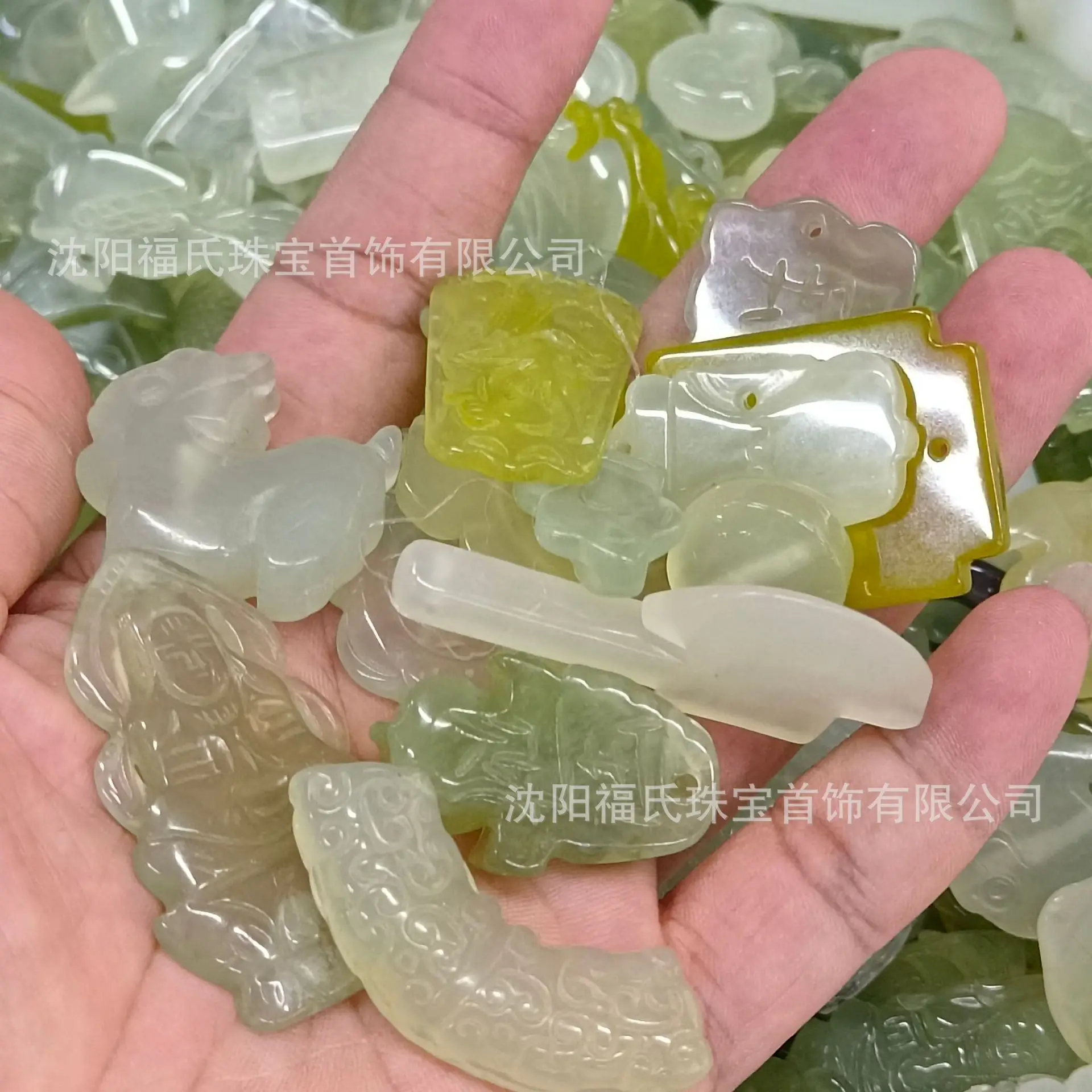 Natural Jade Pendants Ice Through Mixed Batch Low Price — feature 8