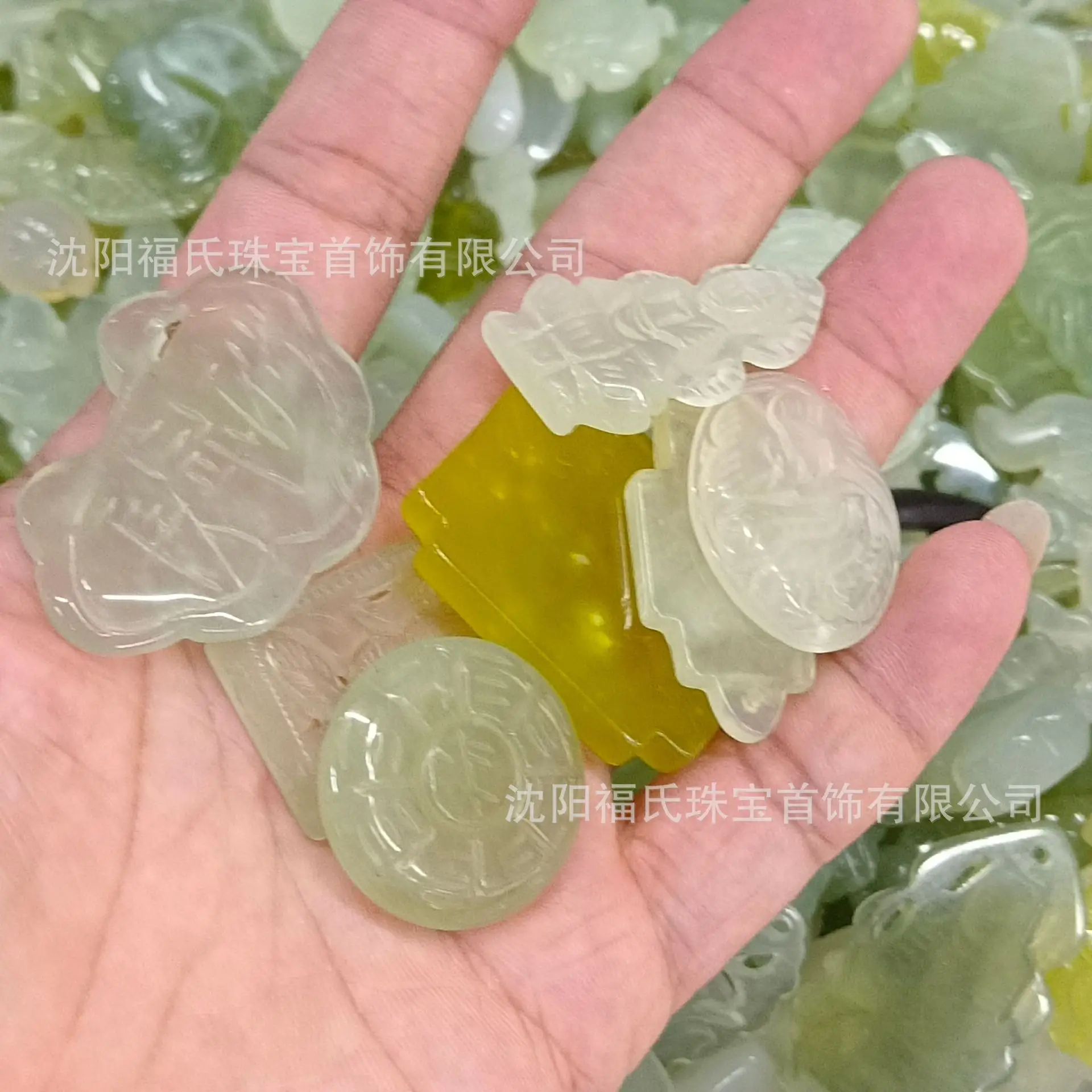 Natural Jade Pendants Ice Through Mixed Batch Low Price — feature 9