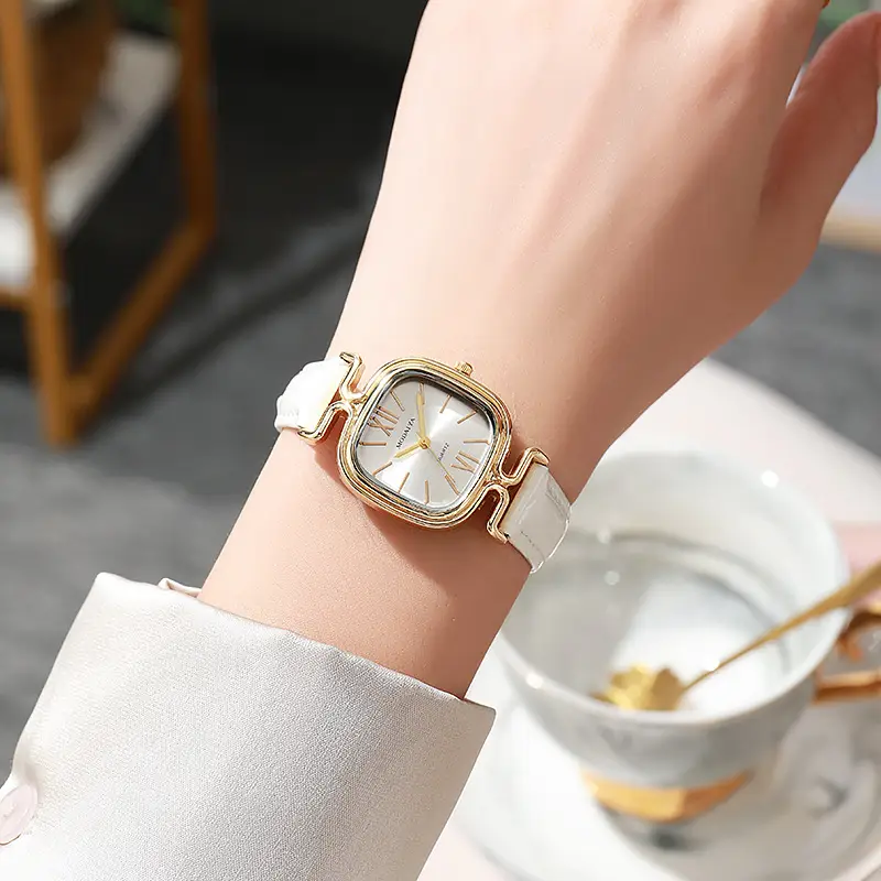 Elegant Women's Watch with Thin Strap & Small Dial — feature 8