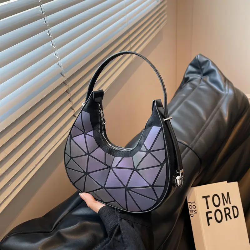 2023 New Women's Black Textured Shoulder Bag - Image 7